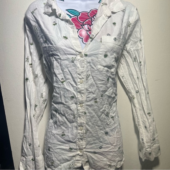 Old Navy White Green Cactus Print Button Down Shirt - Picture 3 of 5